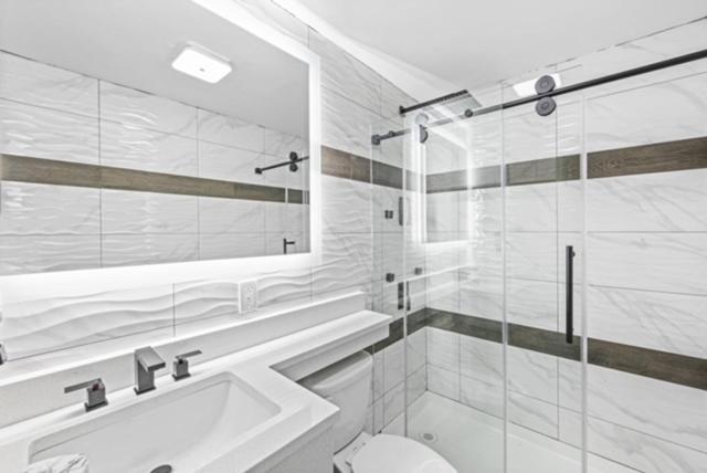 Hotel Opus Bronx Near Bay Plaza Mall New York Exteriör bild