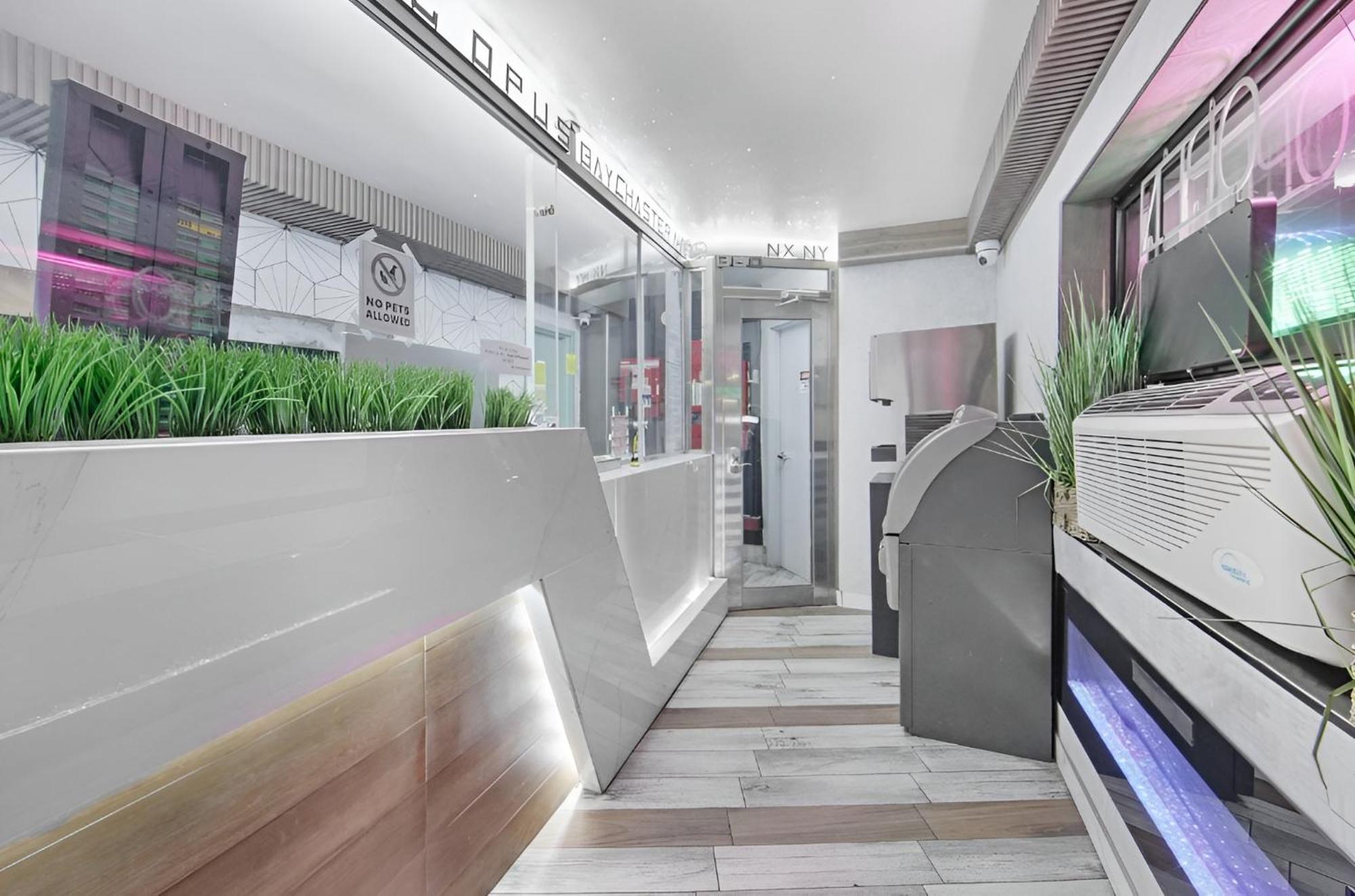 Hotel Opus Bronx Near Bay Plaza Mall New York Exteriör bild